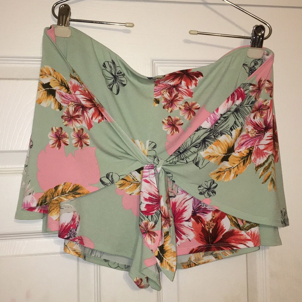 Floral Shorts NWT